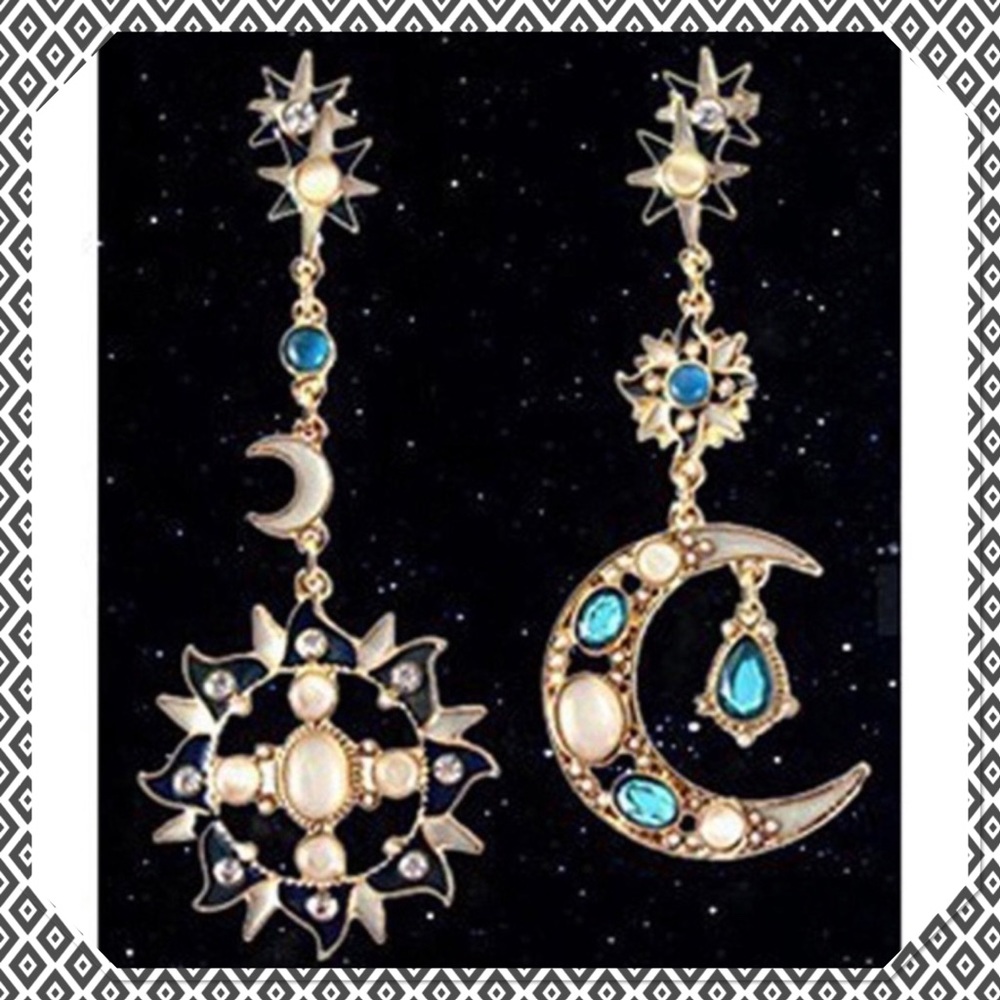 ☀️New❤️❤️Rhinestone Moon, Sun, and Star Dangle☀️
